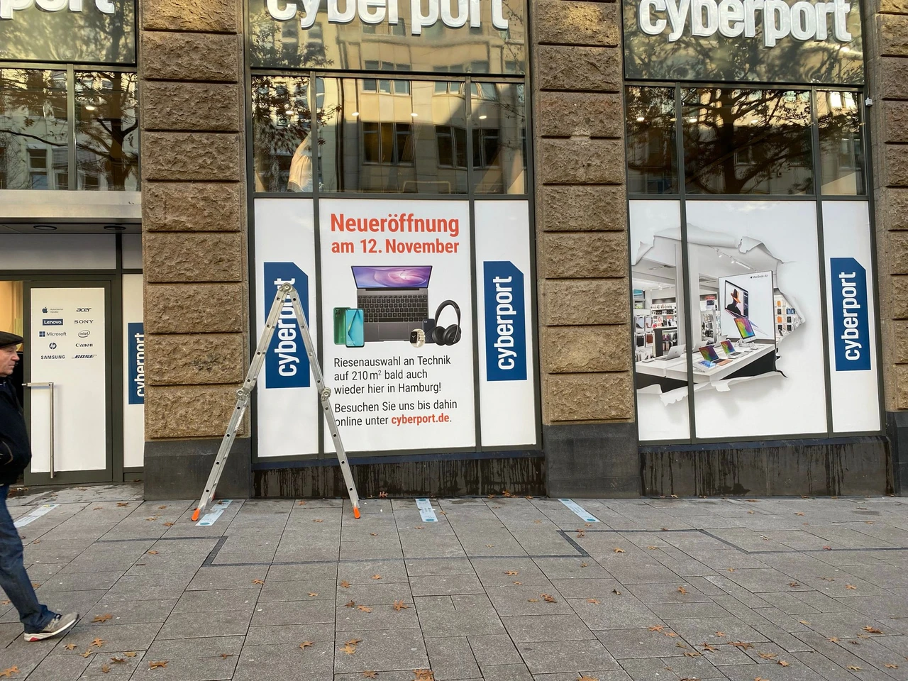 Cyberport Storefront Neueröffnung Vollbeklebung